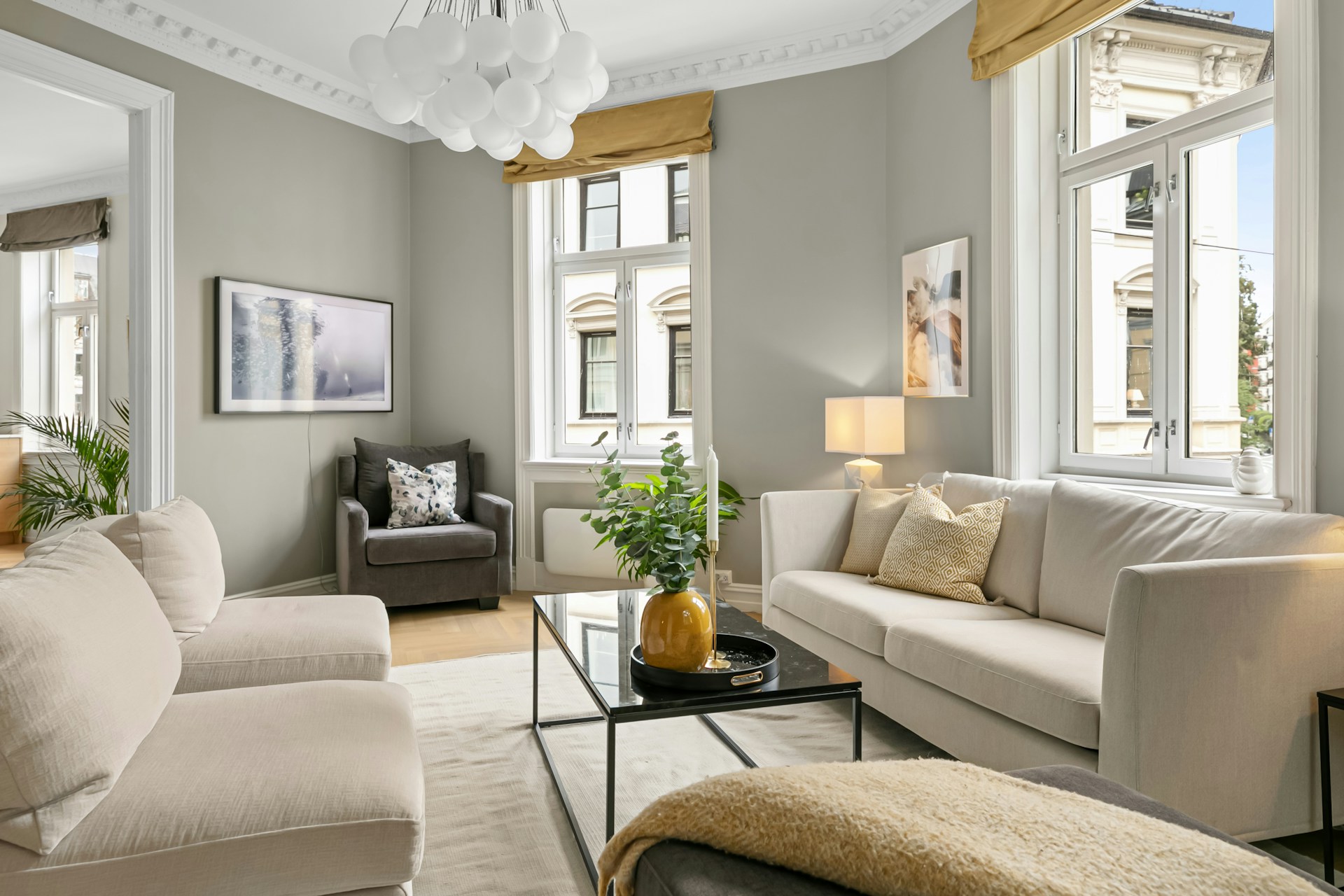 lisa anna pHAfcTAE unsplash Holiday Styling